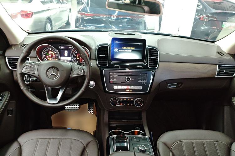 Used Mercedes-Benz GLE-Class 2017 GLE 400 4MATIC Center Console