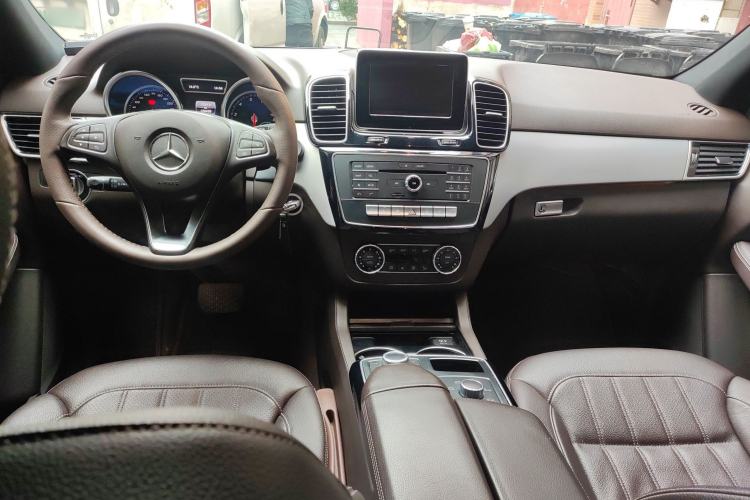 Used Mercedes-Benz GLE-Class 2017 GLE 400 4MATIC Middle East version Center Console