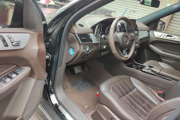 Used Mercedes-Benz GLE-Class 2017 GLE 400 4MATIC Middle East version Driver Seat