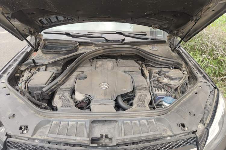 Used Mercedes-Benz GLE-Class 2017 GLE 400 4MATIC Engine Bay