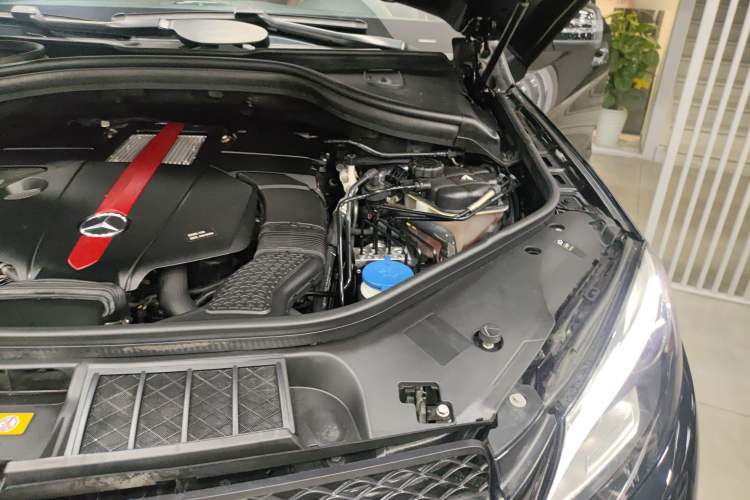 Used Mercedes-Benz GLE-Class  Engine Bay Left