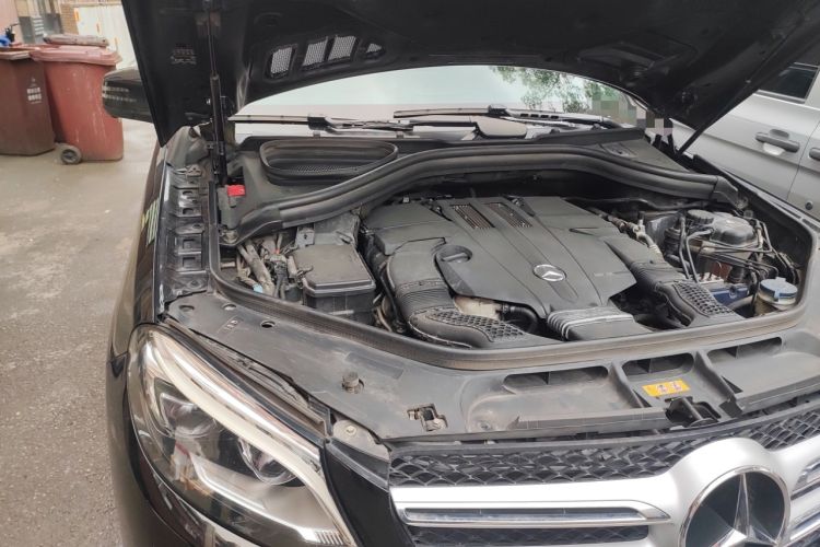 Used Mercedes-Benz GLE-Class 2017 GLE 400 4MATIC Middle East version Engine Bay Right
