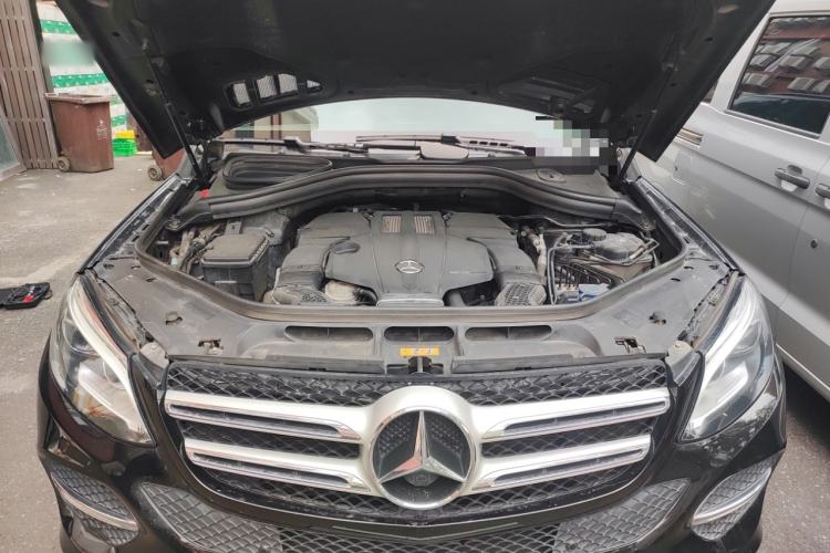 Used Mercedes-Benz GLE-Class 2017 GLE 400 4MATIC Middle East version Engine Bay