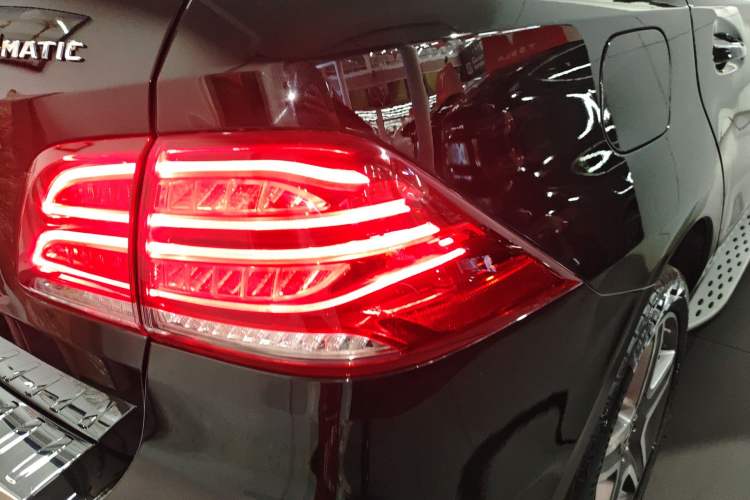 Used Mercedes-Benz GLE-Class 2017 GLE 400 4MATIC Exterior 3