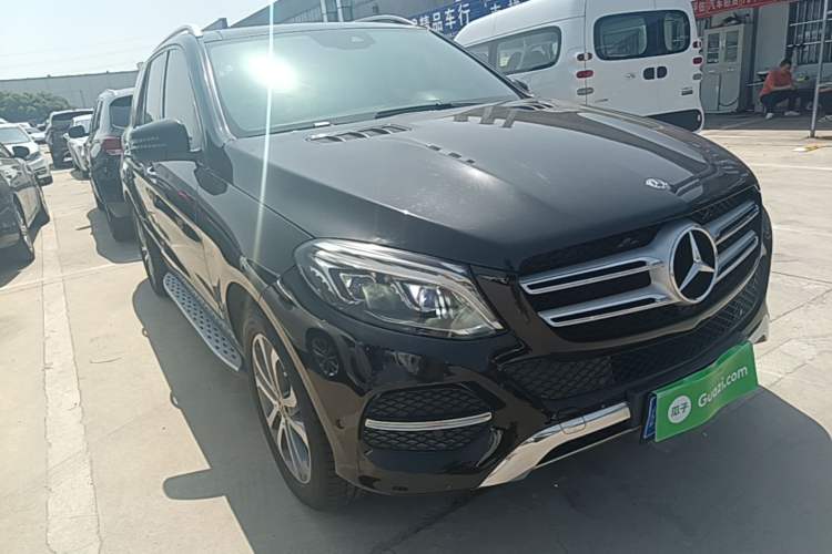 Used Mercedes-Benz GLE-Class 2017 GLE 400 4MATIC Front Right 45 Deg
