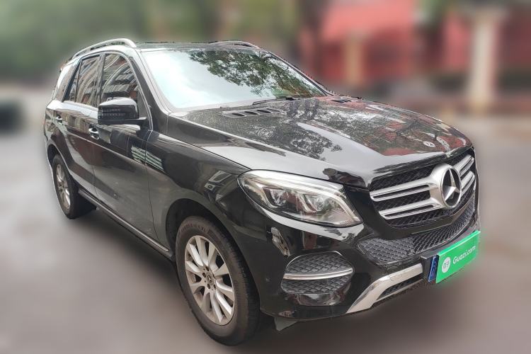 Used Mercedes-Benz GLE-Class 2017 GLE 400 4MATIC Middle East version Front Right 45 Deg