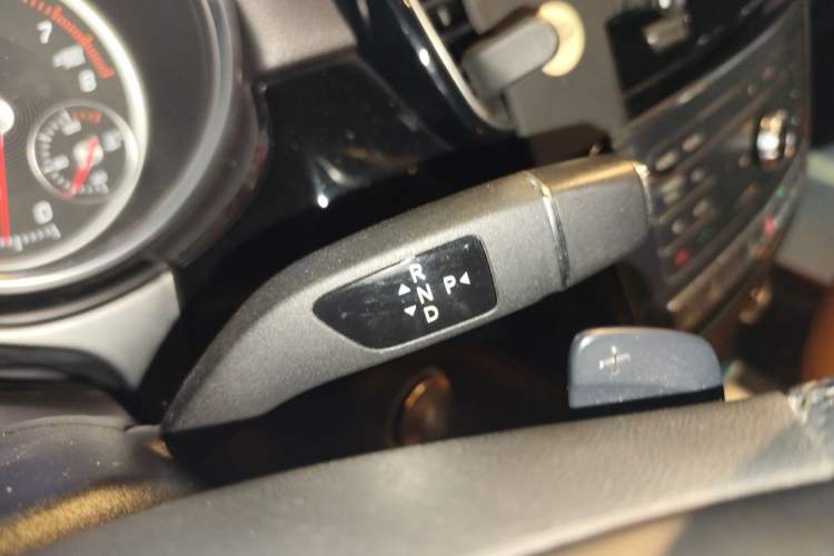 Used Mercedes-Benz GLE-Class  Gear Lever