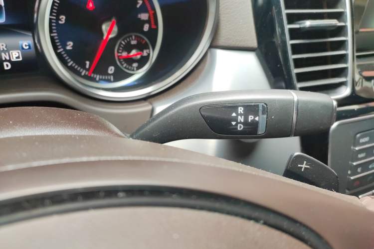 Used Mercedes-Benz GLE-Class 2017 GLE 400 4MATIC Middle East version Gear Lever