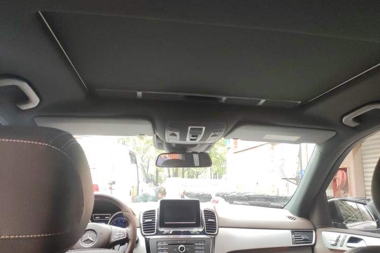 Used Mercedes-Benz GLE-Class 2017 GLE 400 4MATIC Middle East version Headliner