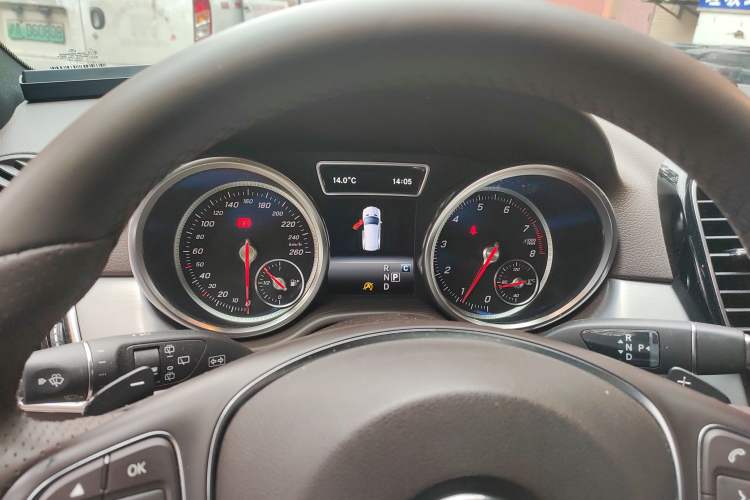 Used Mercedes-Benz GLE-Class 2017 GLE 400 4MATIC Middle East version Instrument Cluster