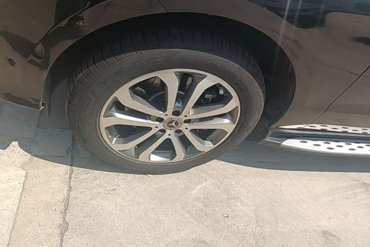 Used Mercedes-Benz GLE-Class 2017 GLE 400 4MATIC Left Front Wheel Hub