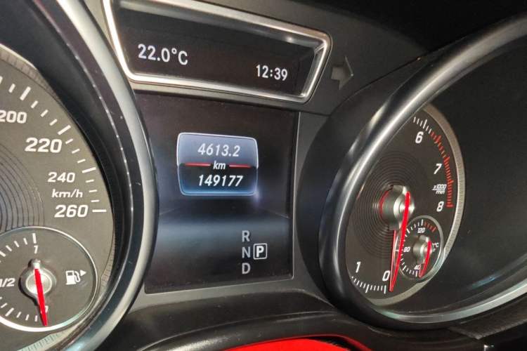 Used Mercedes-Benz GLE-Class 2017 GLE 400 4MATIC Odometer Close Up