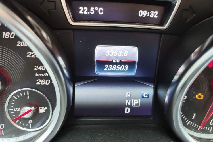 Used Mercedes-Benz GLE-Class 2017 GLE 400 4MATIC Odometer Close Up