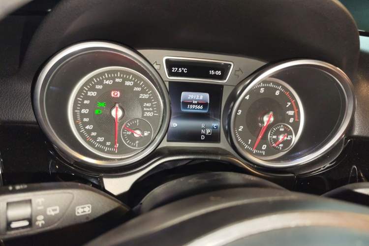 Used Mercedes-Benz GLE-Class  Odometer Close Up