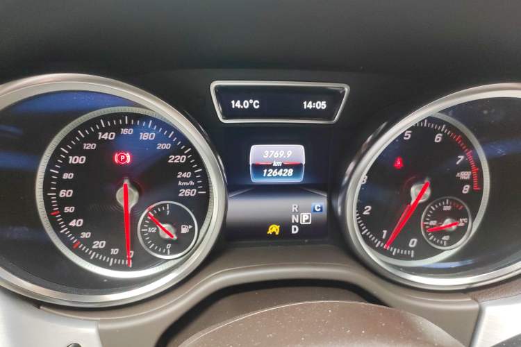 Used Mercedes-Benz GLE-Class 2017 GLE 400 4MATIC Middle East version Odometer Close Up