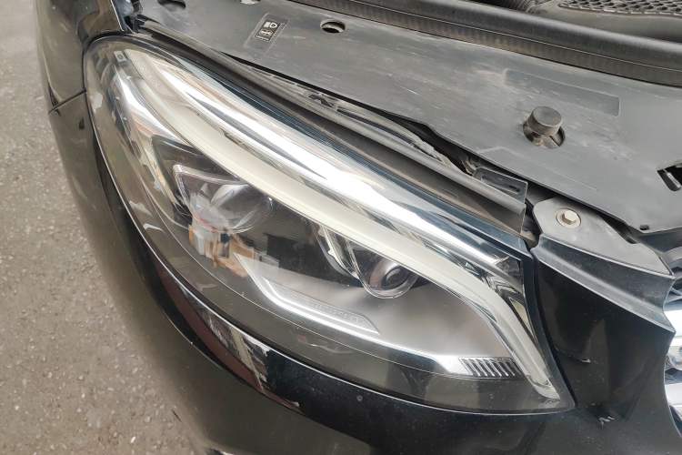 Used Mercedes-Benz GLE-Class 2017 GLE 400 4MATIC Middle East version Right Front Headlight