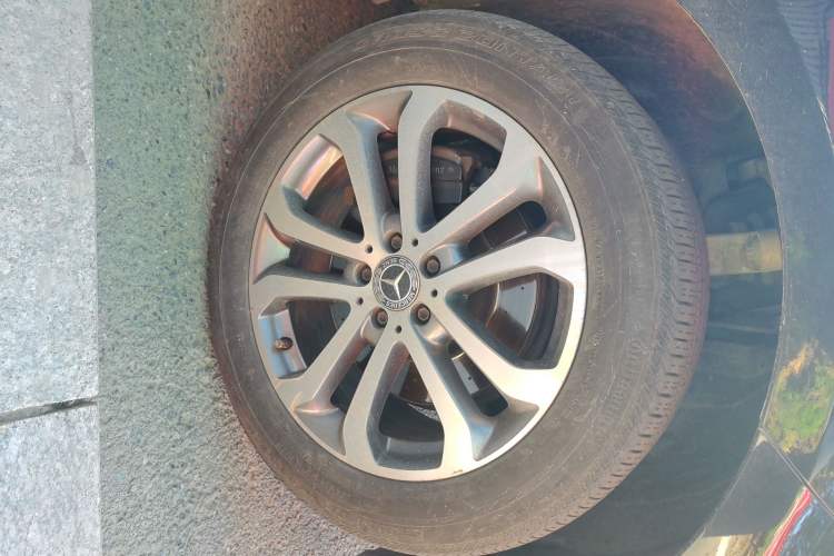 Used Mercedes-Benz GLE-Class 2017 GLE 320 4MATIC Luxury Model Right Front Wheel Hub