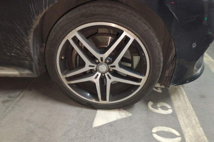 Used Mercedes-Benz GLE-Class  Right Front Wheel Hub