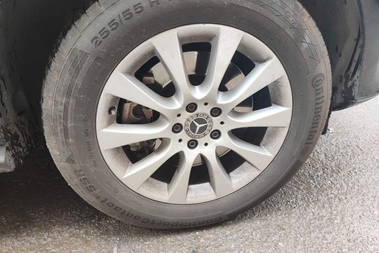 Used Mercedes-Benz GLE-Class 2017 GLE 400 4MATIC Middle East version Right Front Wheel Hub