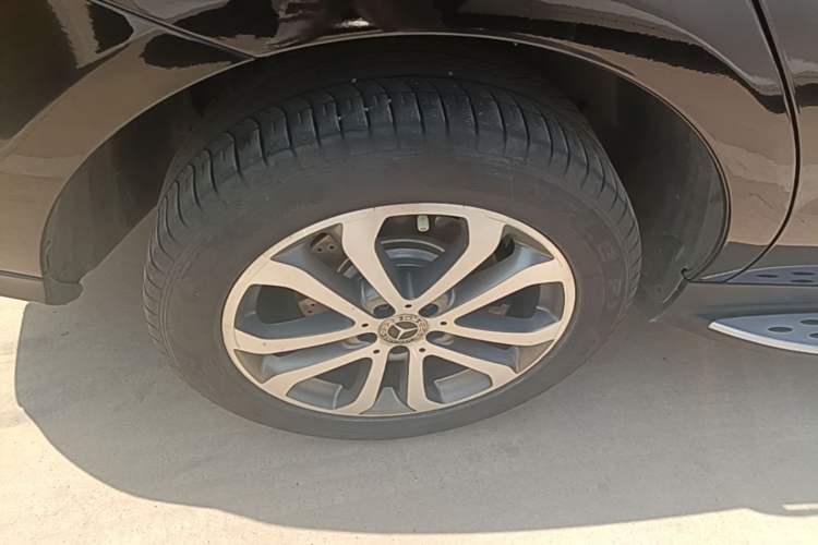Used Mercedes-Benz GLE-Class 2017 GLE 400 4MATIC Right Rear Wheel Hub