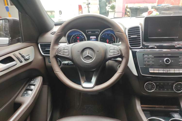 Used Mercedes-Benz GLE-Class 2017 GLE 400 4MATIC Middle East version Steering Wheel