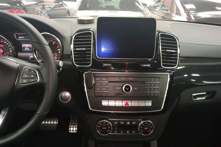 Used Mercedes-Benz GLE-Class 2017 GLE 400 4MATIC Audio And AC Panel