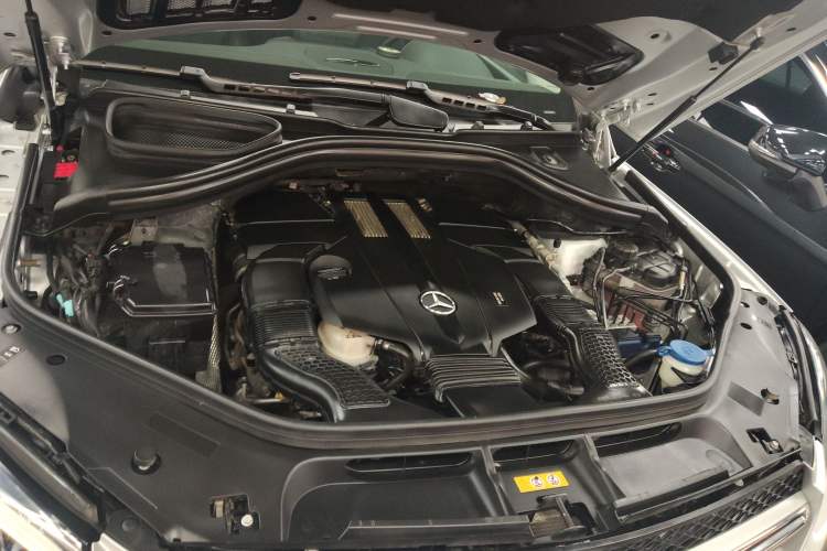 Used Mercedes-Benz GLE-Class 2017 GLE 400 4MATIC Engine Bay
