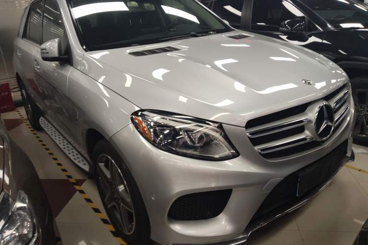 Used Mercedes-Benz GLE-Class 2017 GLE 400 4MATIC Front Right 45 Deg