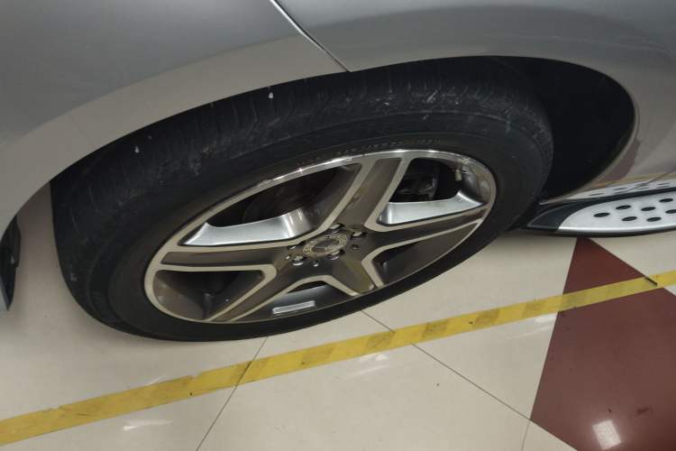 Used Mercedes-Benz GLE-Class 2017 GLE 400 4MATIC Left Front Wheel Hub