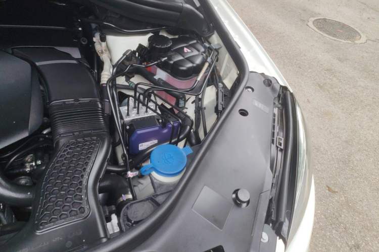 Used Mercedes-Benz GLE-Class  Engine Bay Left