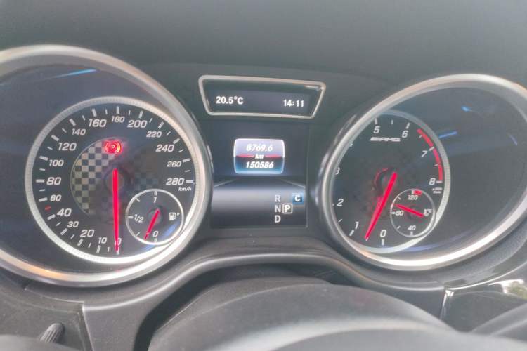 Used Mercedes-Benz GLE-Class  Odometer Close Up