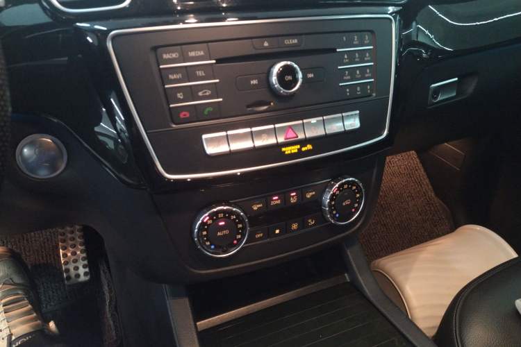 Used Mercedes-Benz GLE-Class 2018 GLE 400 4MATIC U.S. specification Audio And AC Panel