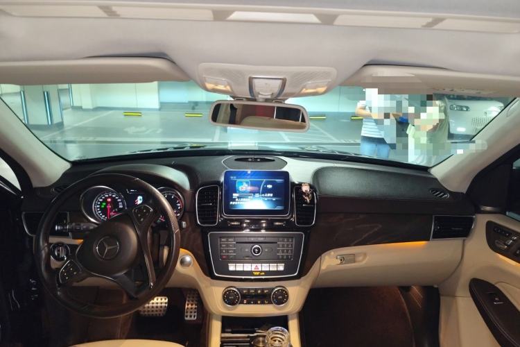 Used Mercedes-Benz GLE-Class 2018 GLE 400 4MATIC U.S. specification Center Console