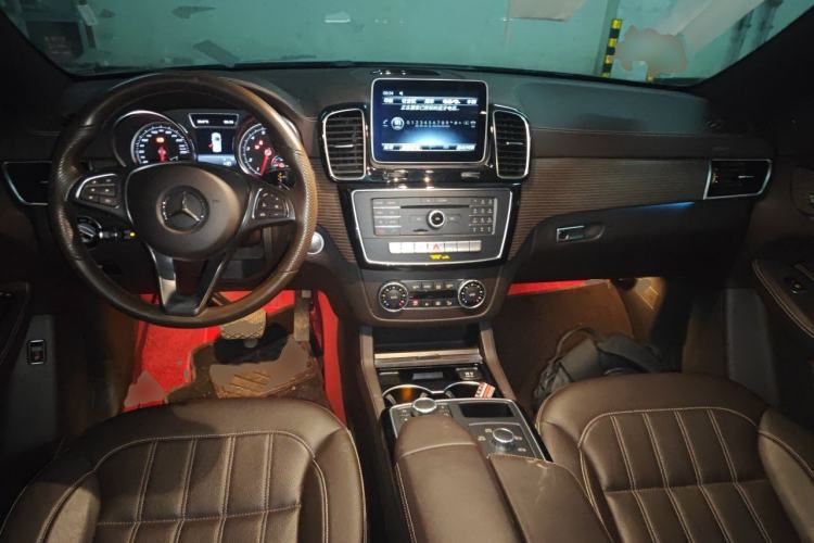 Used Mercedes-Benz GLE-Class 2018 GLE 320 4MATIC Dynamic Edition Collector's Edition Center Console