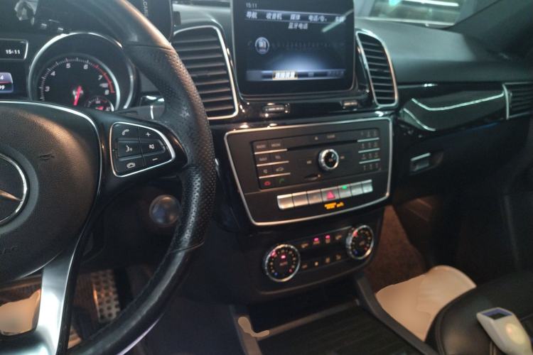 Used Mercedes-Benz GLE-Class 2018 GLE 400 4MATIC U.S. specification Center Console
