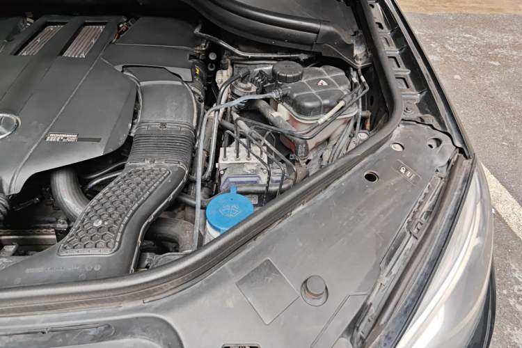 Used Mercedes-Benz GLE-Class  Engine Bay Left