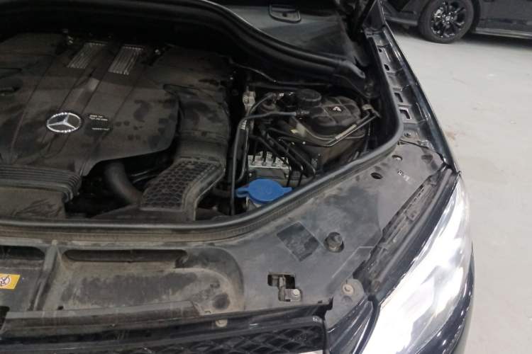 Used Mercedes-Benz GLE-Class 2018 GLE 400 4MATIC Engine Bay Left