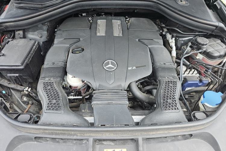 Used Mercedes-Benz GLE-Class 2018 GLE 400 4MATIC U.S. specification Engine Bay