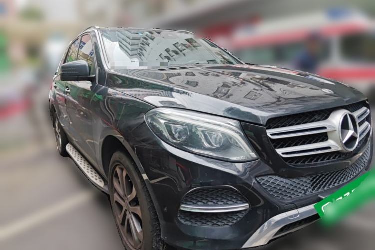 Used Mercedes-Benz GLE-Class  Front Right 45 Deg