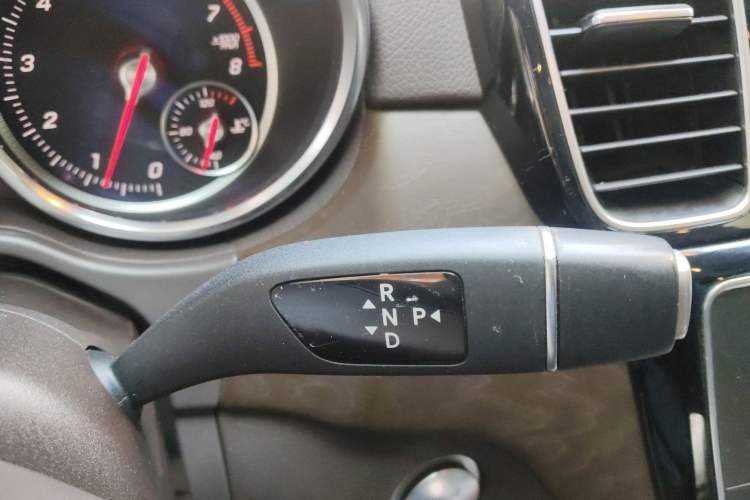Used Mercedes-Benz GLE-Class 2018 GLE 320 4MATIC Dynamic Edition Collector's Edition Gear Lever