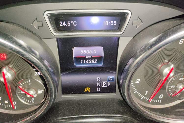 Used Mercedes-Benz GLE-Class 2018 GLE 320 4MATIC Dynamic Edition Collector's Edition Odometer Close Up
