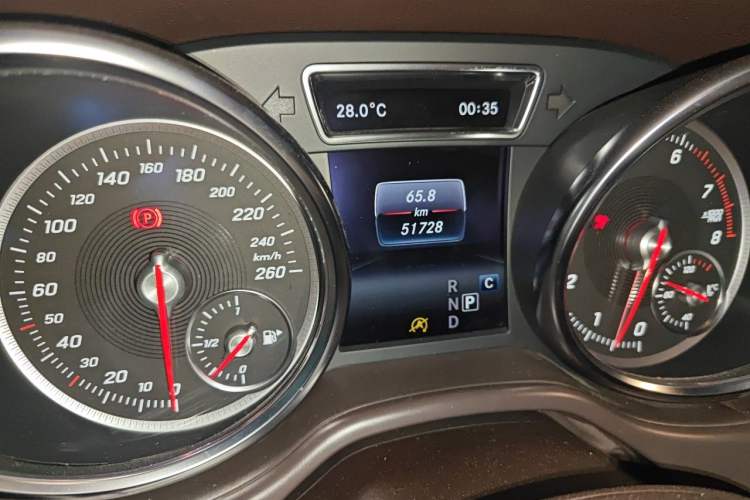 Used Mercedes-Benz GLE-Class 2018 GLE 320 4MATIC Dynamic Edition Collector's Edition Odometer Close Up