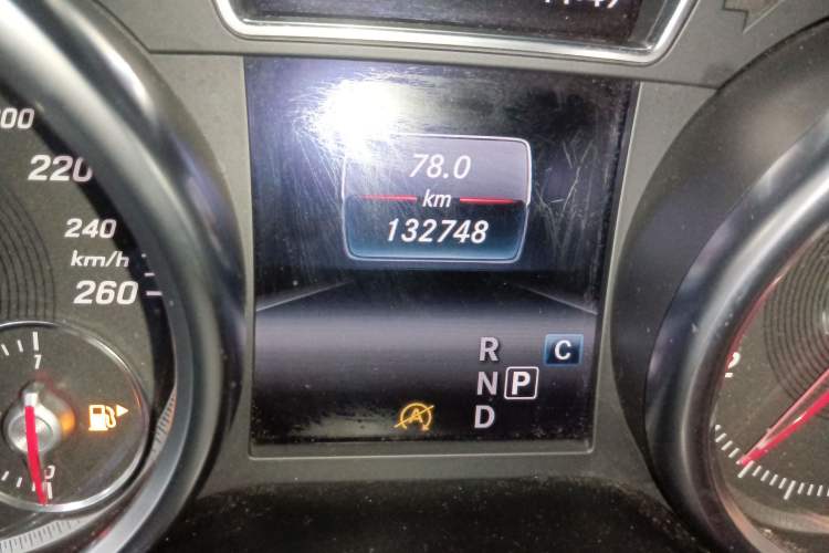 Used Mercedes-Benz GLE-Class 2018 GLE 400 4MATIC Odometer Close Up