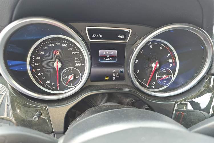 Used Mercedes-Benz GLE-Class 2018 GLE 400 4MATIC U.S. specification Odometer Close Up