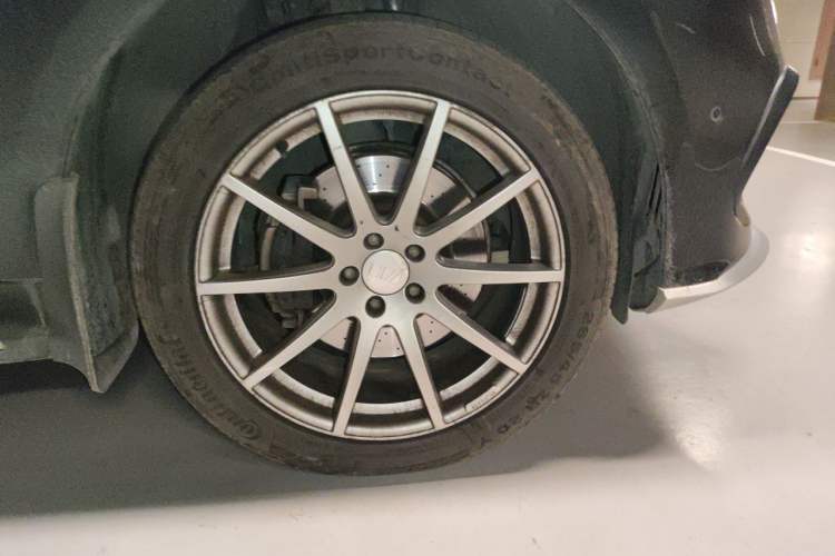 Used Mercedes-Benz GLE-Class 2018 GLE 320 4MATIC Dynamic Edition Collector's Edition Right Front Wheel Hub