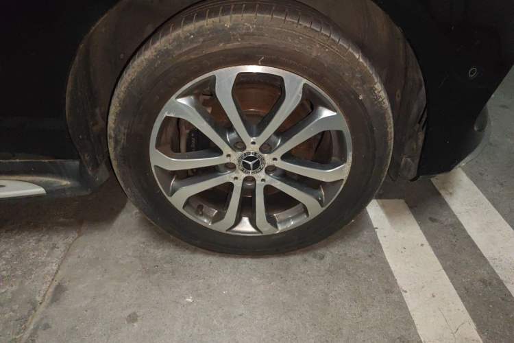 Used Mercedes-Benz GLE-Class 2018 GLE 320 4MATIC Dynamic Edition Collector's Edition Right Front Wheel Hub