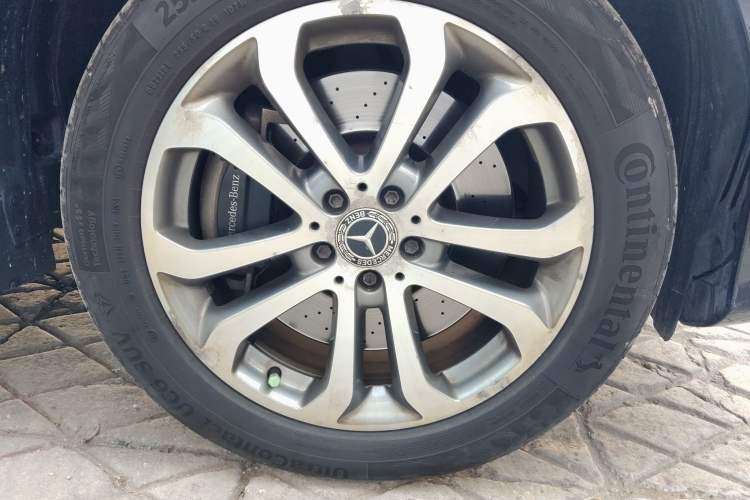 Used Mercedes-Benz GLE-Class 2018 GLE 400 4MATIC U.S. specification Right Front Wheel Hub