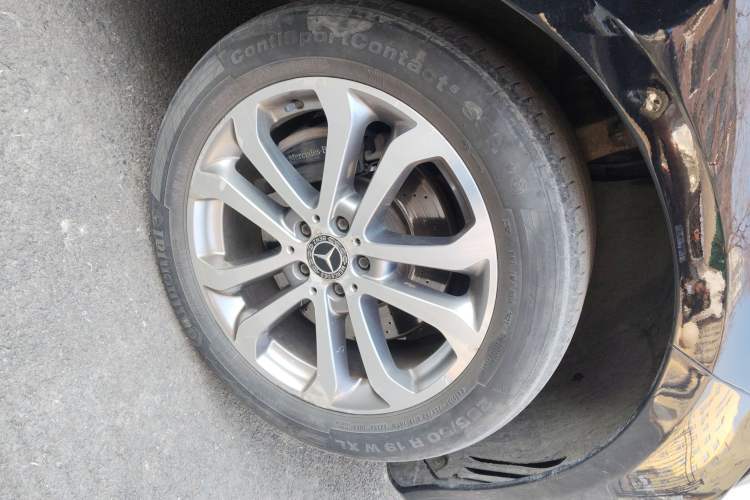 Used Mercedes-Benz GLE-Class 2018 GLE 320 4MATIC Dynamic Edition Collector's Edition Right Front Wheel Hub