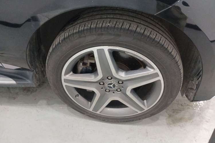 Used Mercedes-Benz GLE-Class 2018 GLE 400 4MATIC Right Front Wheel Hub