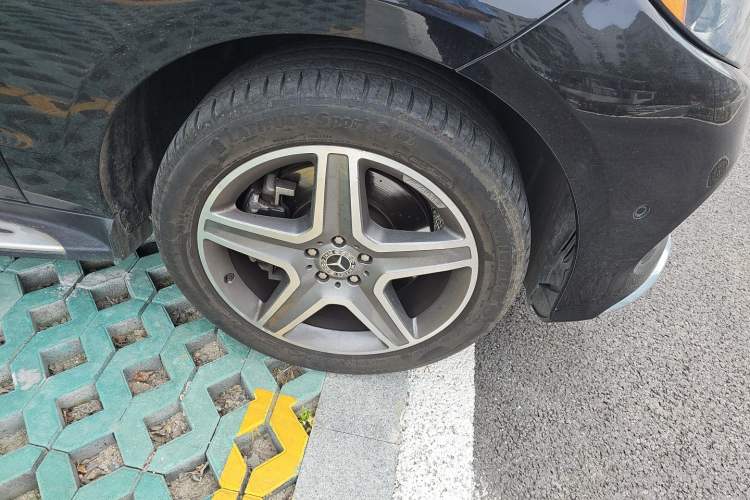 Used Mercedes-Benz GLE-Class 2018 GLE 400 4MATIC U.S. specification Right Front Wheel Hub